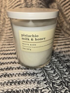 Bath & Body Works Pistachio Milk & Honey Candle — Cream